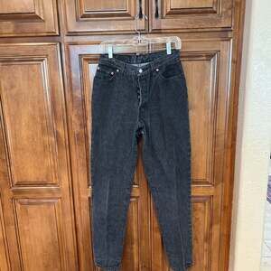 Vintage Levi's 550 Relaxed Fit Tapered Black Denim Mom Jeans 34 X 30